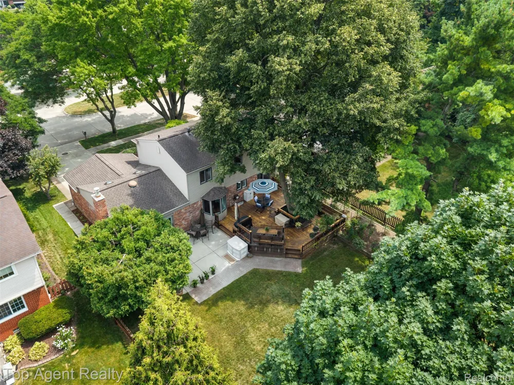 5963 Cliffside Drive Troy City, MI 48085