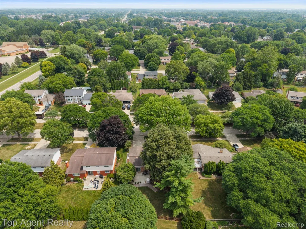 5963 Cliffside Drive Troy City, MI 48085