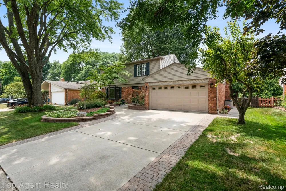 5963 Cliffside Drive Troy City, MI 48085