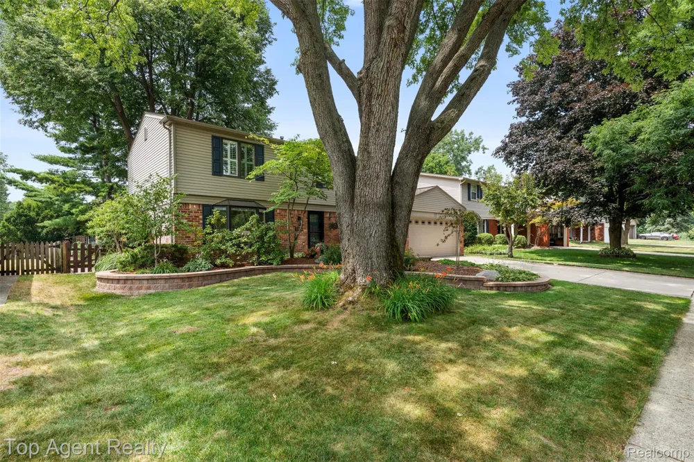 5963 Cliffside Drive Troy City, MI 48085