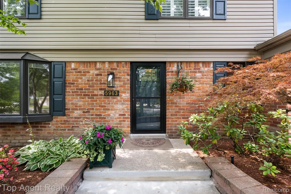 5963 Cliffside Drive Troy City, MI 48085
