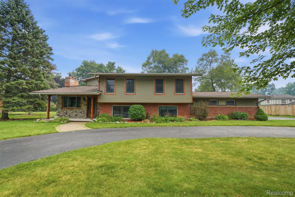 3454 Paddington Drive Troy City, MI 48084