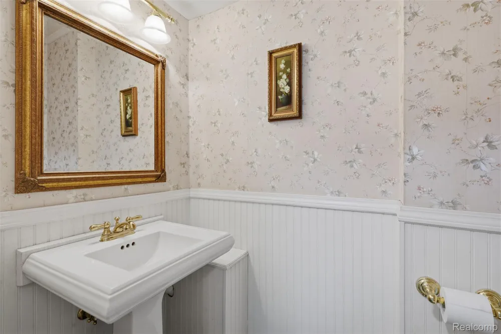 3454 Paddington Drive Troy City, MI 48084