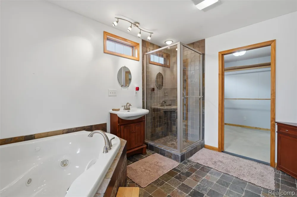 3454 Paddington Drive Troy City, MI 48084