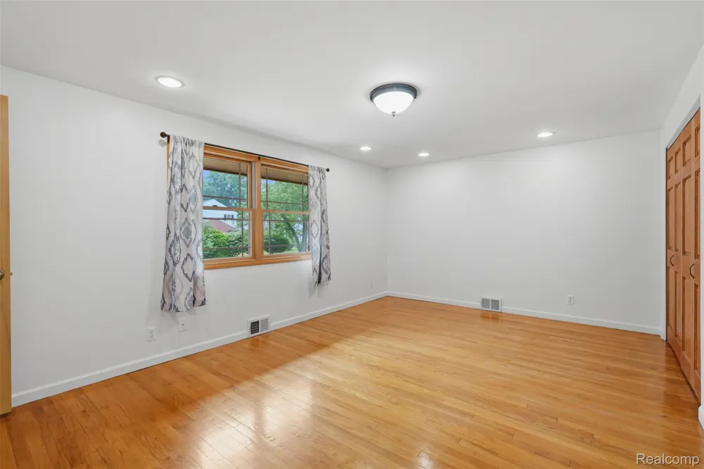 3454 Paddington Drive Troy City, MI 48084