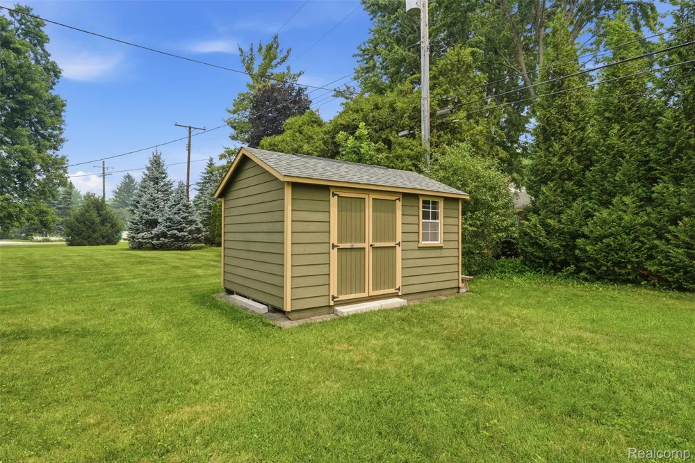 3454 Paddington Drive Troy City, MI 48084
