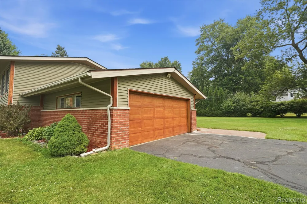 3454 Paddington Drive Troy City, MI 48084