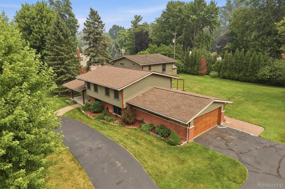 3454 Paddington Drive Troy City, MI 48084