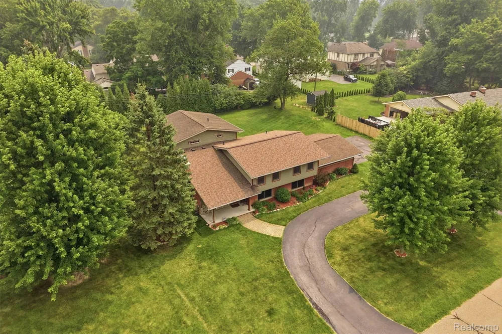 3454 Paddington Drive Troy City, MI 48084