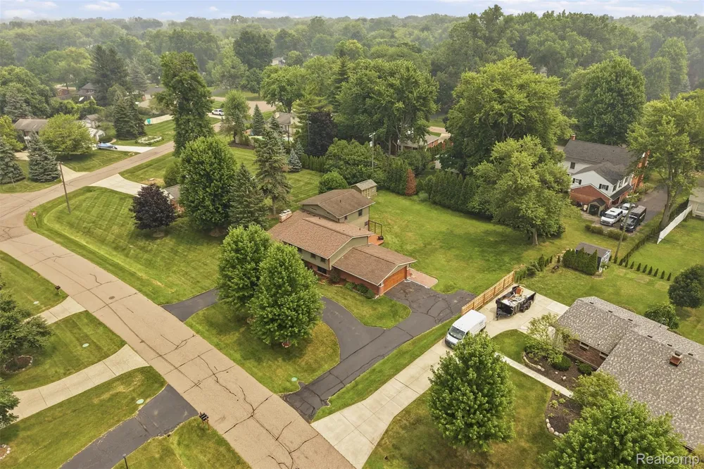 3454 Paddington Drive Troy City, MI 48084