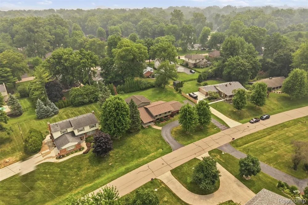 3454 Paddington Drive Troy City, MI 48084