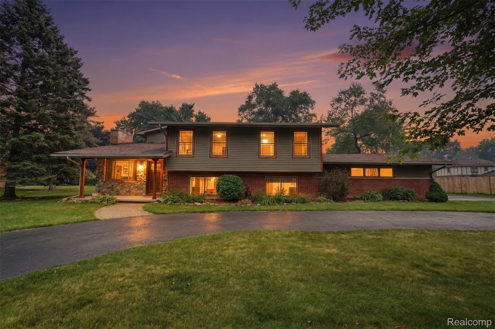 3454 Paddington Drive Troy City, MI 48084