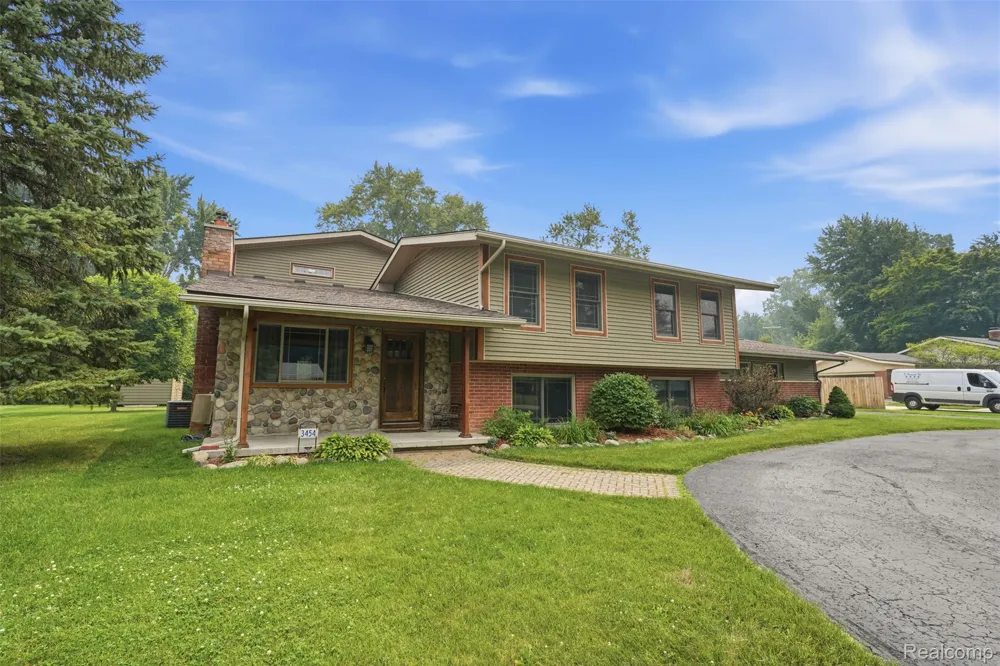 3454 Paddington Drive Troy City, MI 48084