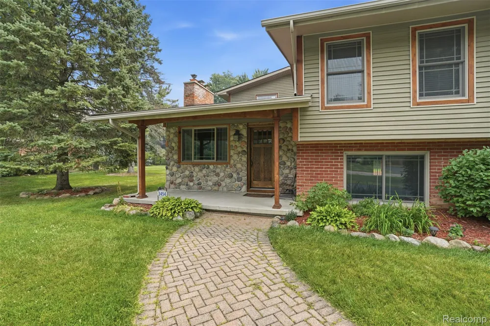 3454 Paddington Drive Troy City, MI 48084