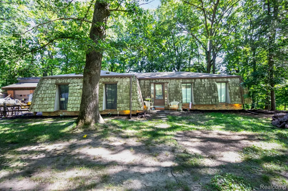 9405 SPICER ROAD Green Oak Township, MI 48116