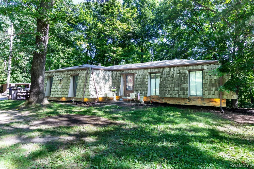 9405 SPICER ROAD Green Oak Township, MI 48116