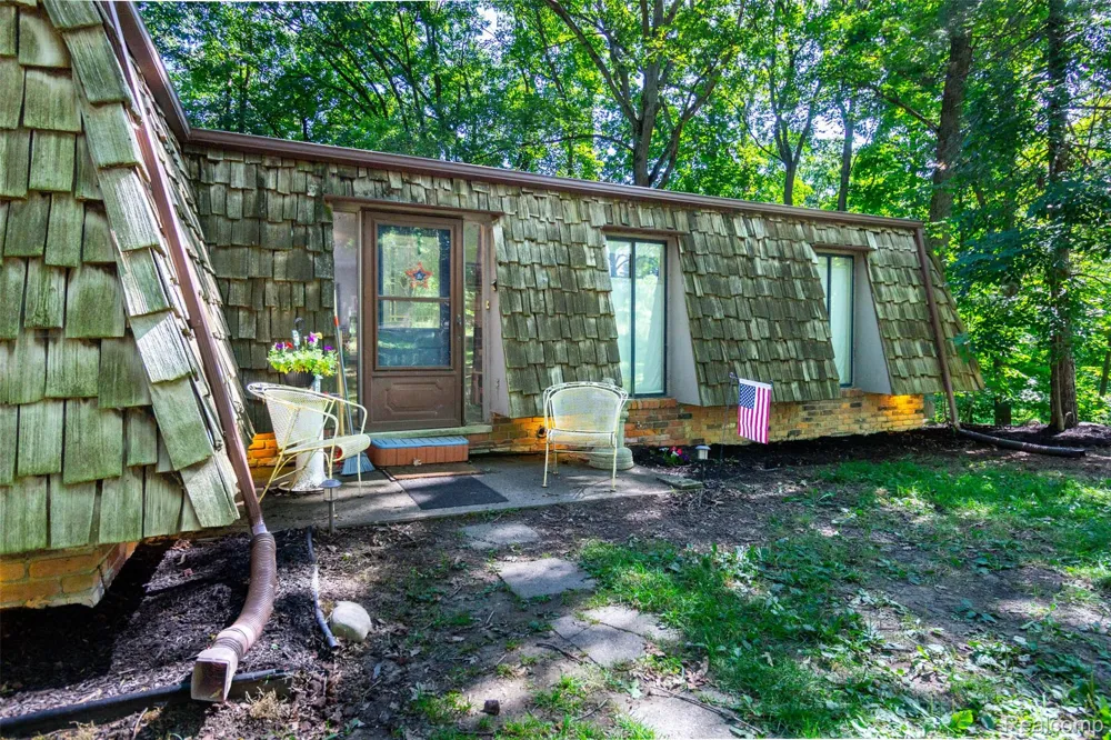 9405 SPICER ROAD Green Oak Township, MI 48116