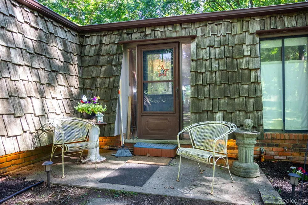 9405 SPICER ROAD Green Oak Township, MI 48116