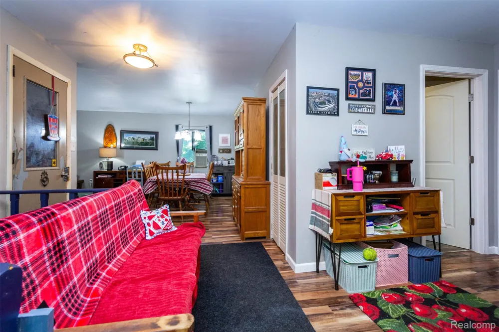 9405 SPICER ROAD Green Oak Township, MI 48116