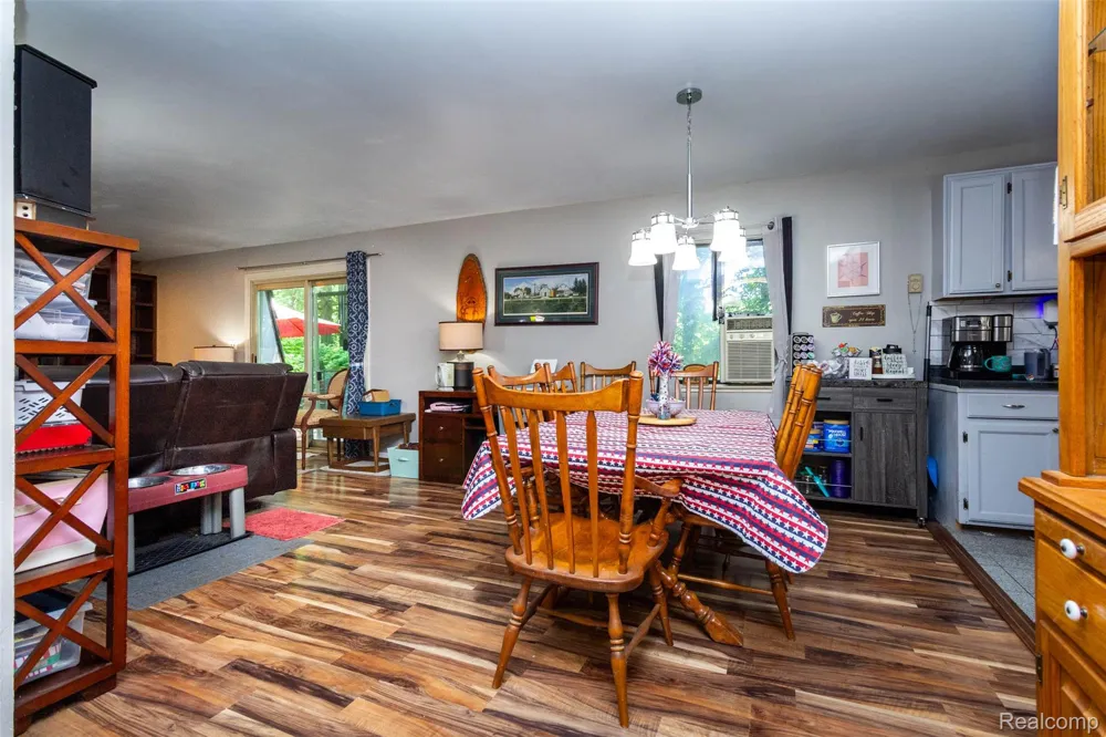 9405 SPICER ROAD Green Oak Township, MI 48116