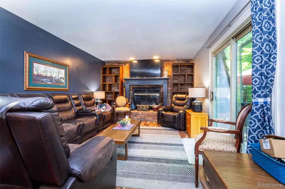 9405 SPICER ROAD Green Oak Township, MI 48116