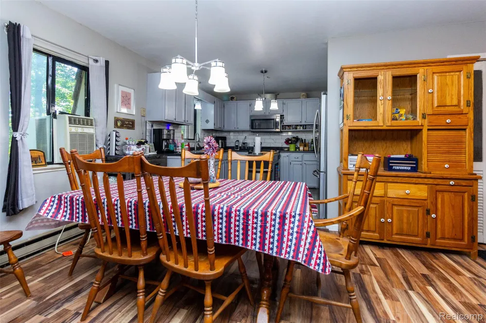 9405 SPICER ROAD Green Oak Township, MI 48116