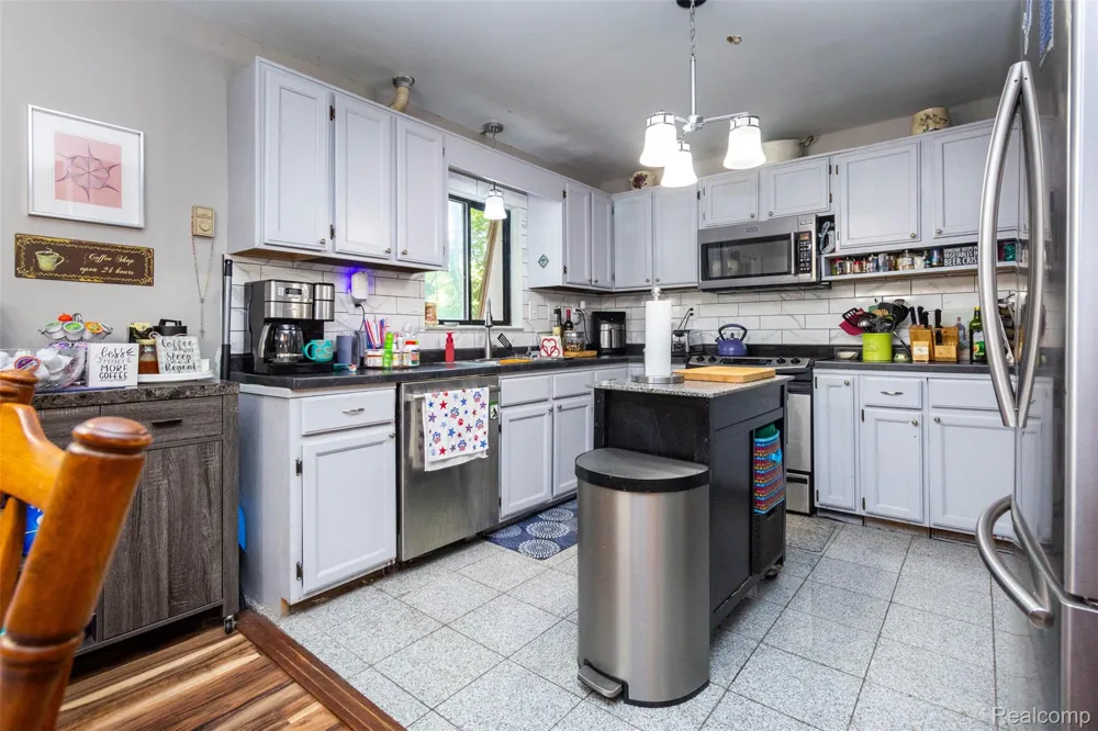 9405 SPICER ROAD Green Oak Township, MI 48116