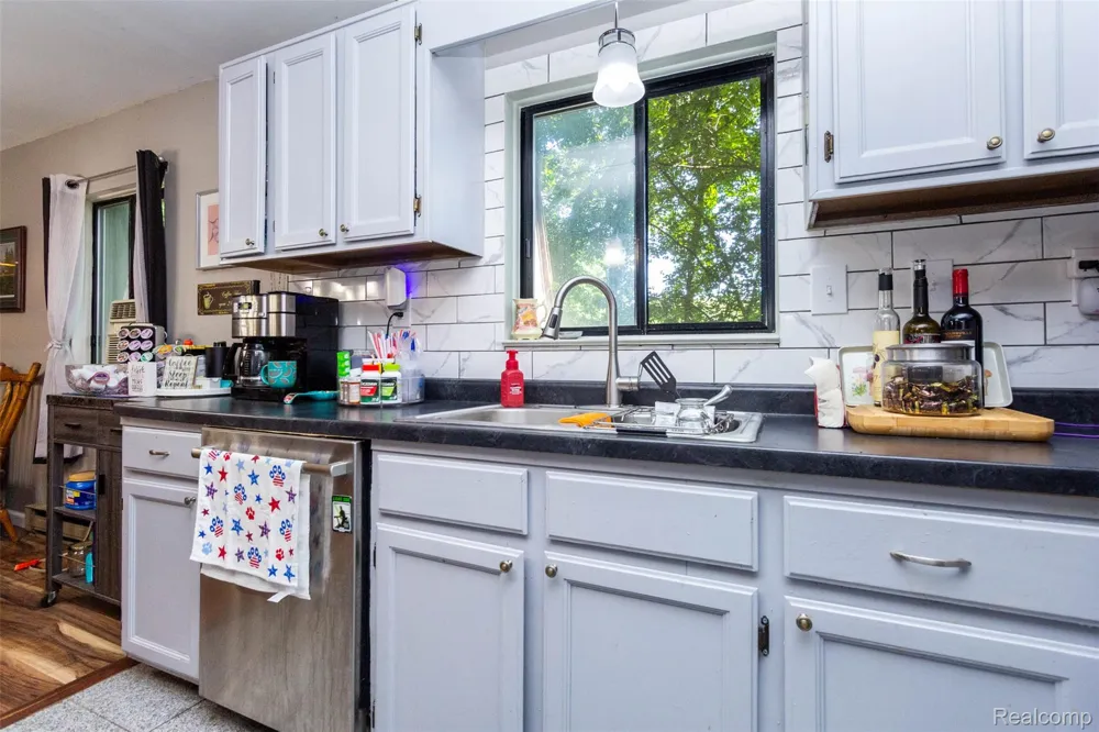 9405 SPICER ROAD Green Oak Township, MI 48116