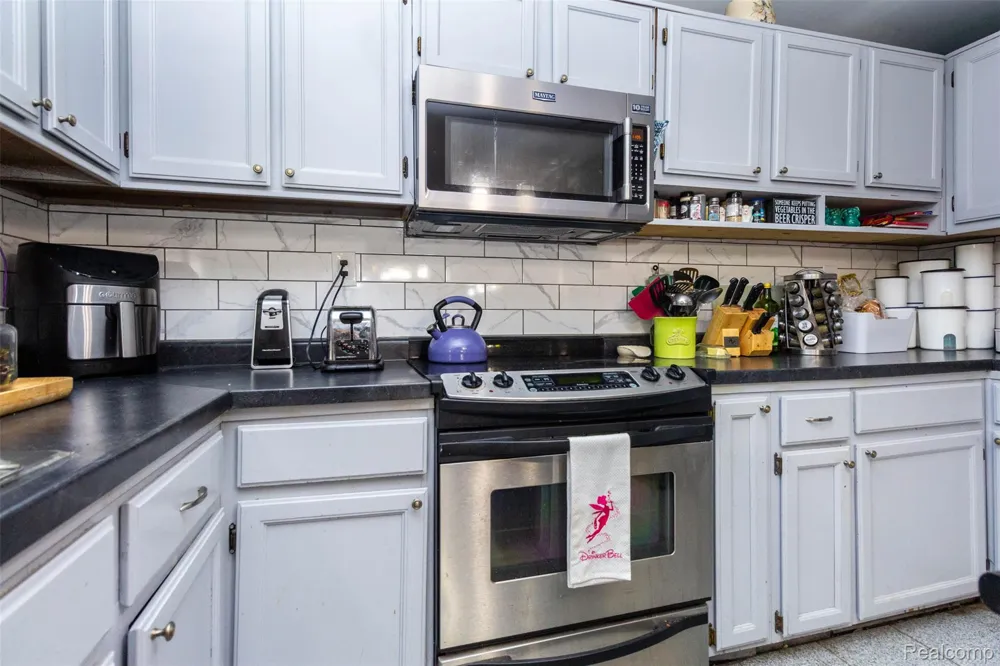 9405 SPICER ROAD Green Oak Township, MI 48116