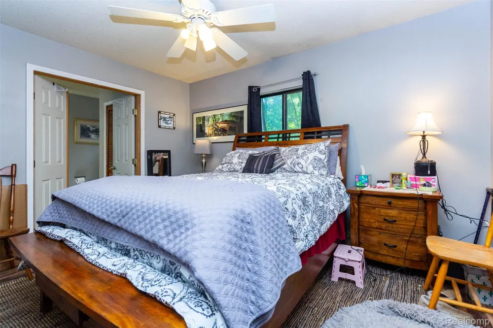 9405 SPICER ROAD Green Oak Township, MI 48116