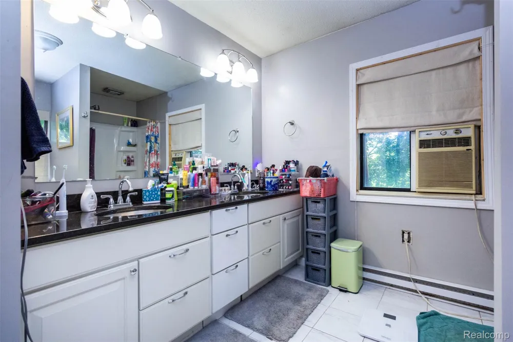 9405 SPICER ROAD Green Oak Township, MI 48116