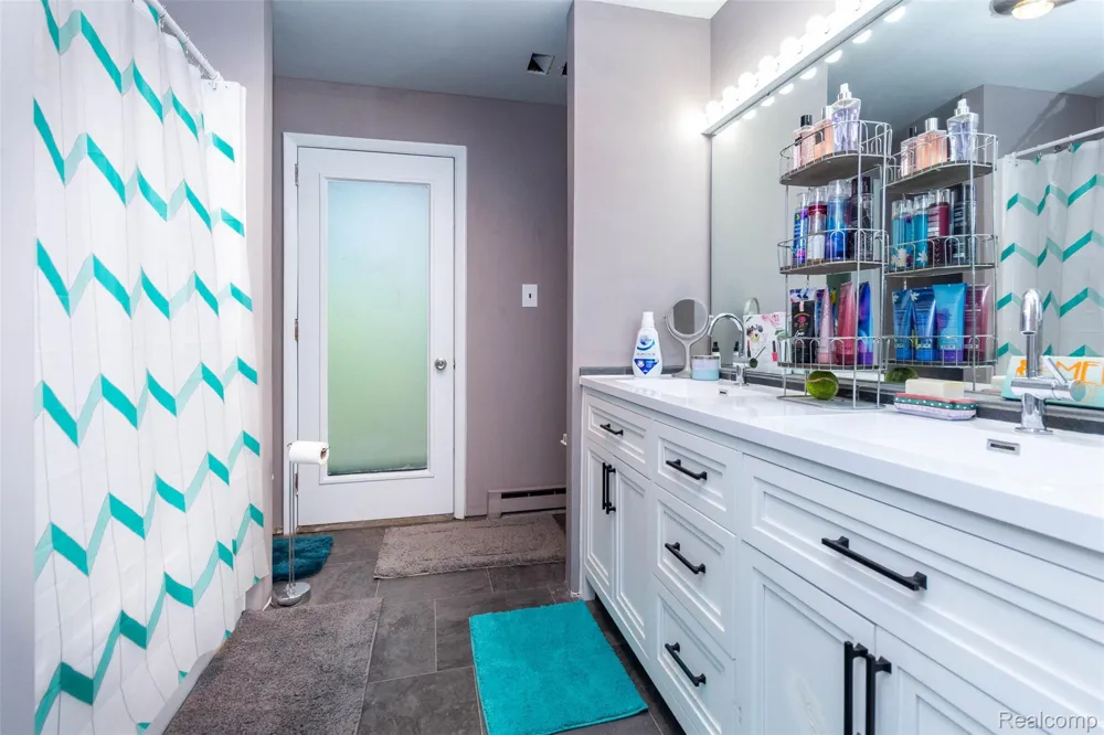 9405 SPICER ROAD Green Oak Township, MI 48116