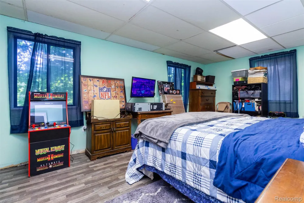 9405 SPICER ROAD Green Oak Township, MI 48116