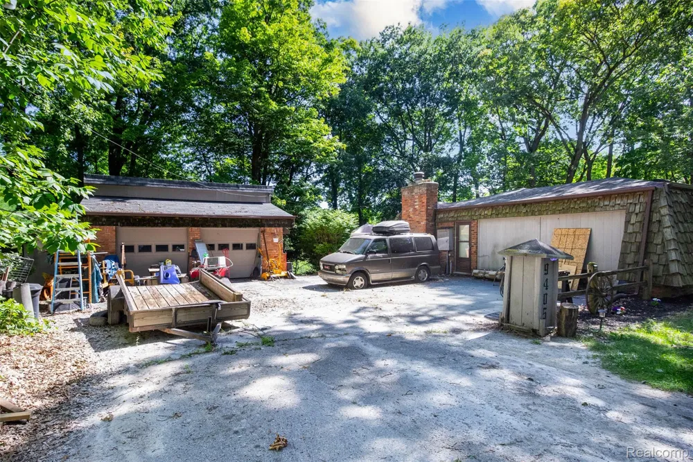 9405 SPICER ROAD Green Oak Township, MI 48116