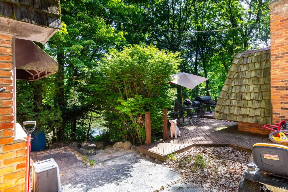 9405 SPICER ROAD Green Oak Township, MI 48116