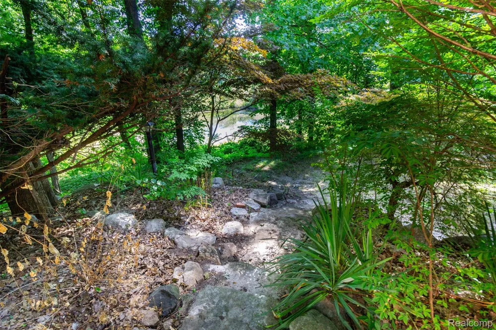 9405 SPICER ROAD Green Oak Township, MI 48116