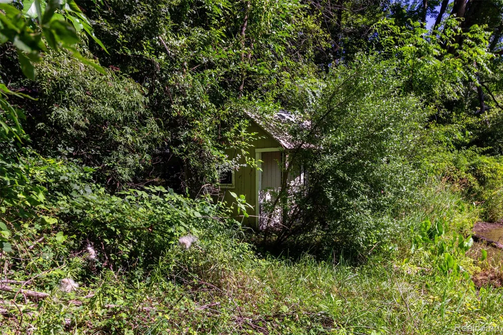 9405 SPICER ROAD Green Oak Township, MI 48116