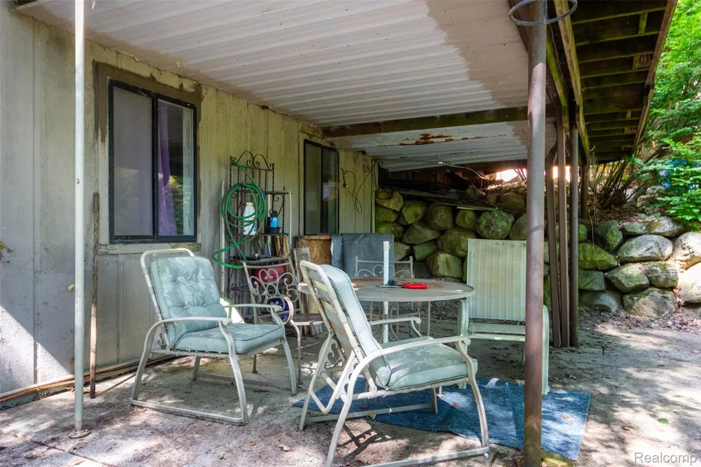 9405 SPICER ROAD Green Oak Township, MI 48116