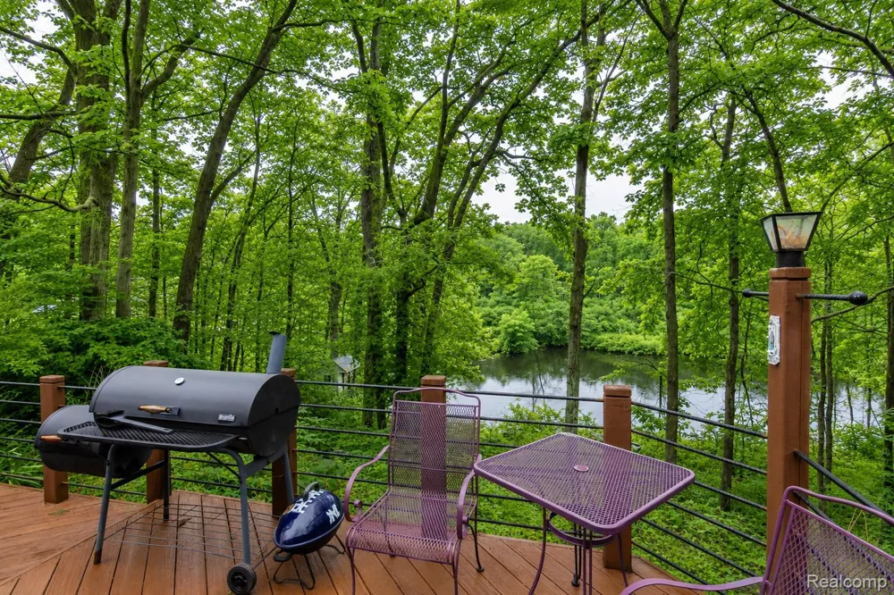 9405 SPICER ROAD Green Oak Township, MI 48116