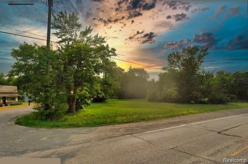 5666 AUBURN ROAD Shelby Charter Township, MI 48317