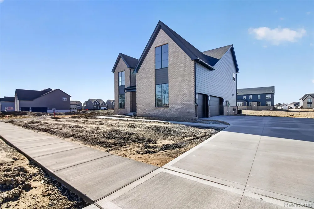 2417 Provencal Drive Commerce Charter Township, MI 48382