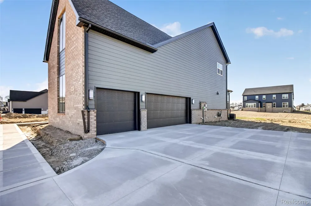 2417 Provencal Drive Commerce Charter Township, MI 48382
