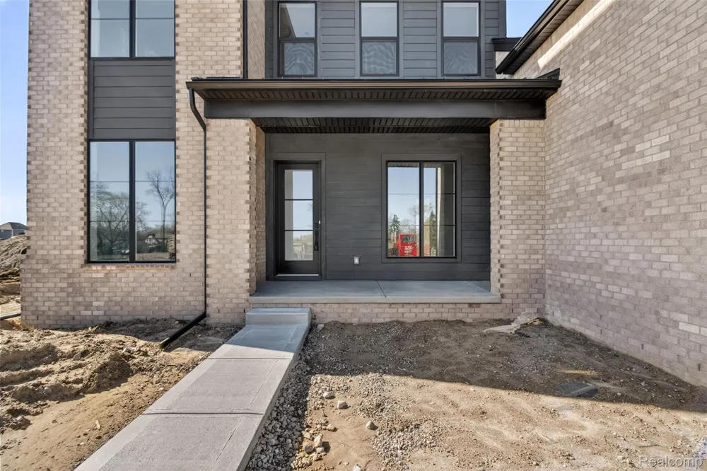 2417 Provencal Drive Commerce Charter Township, MI 48382