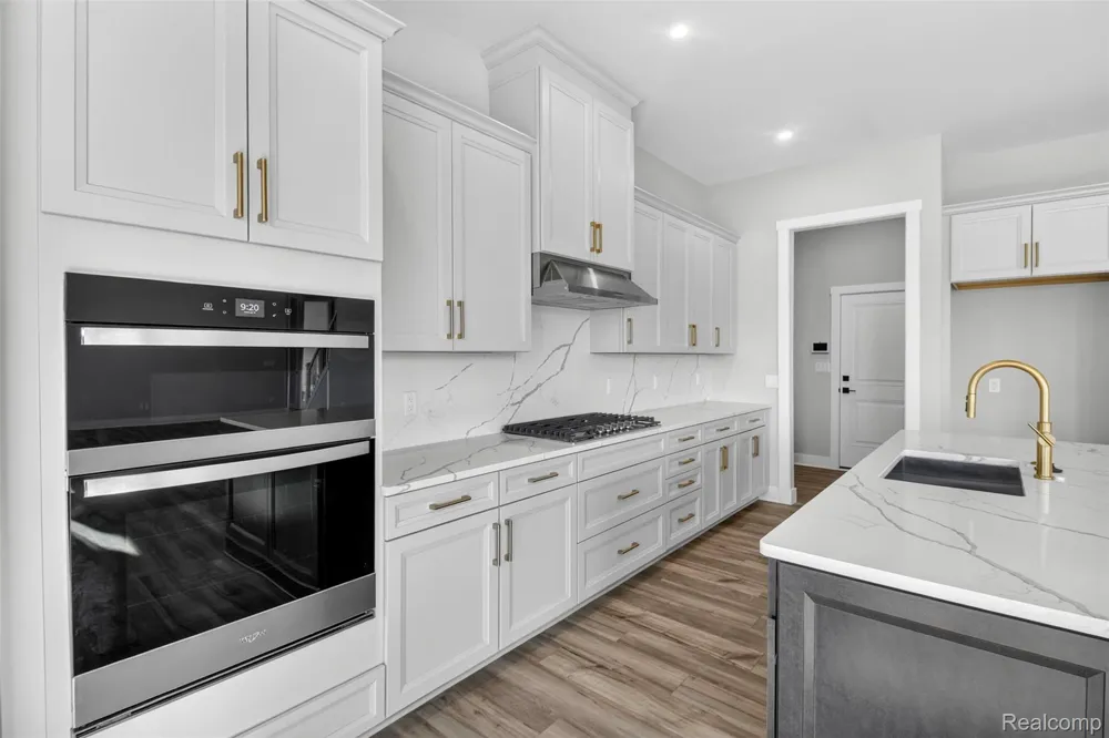 2417 Provencal Drive Commerce Charter Township, MI 48382