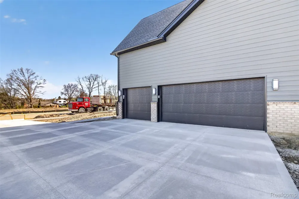 2417 Provencal Drive Commerce Charter Township, MI 48382
