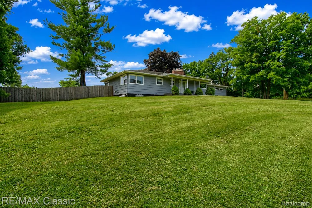 10268 7 Mile Road Salem Township, MI 48167