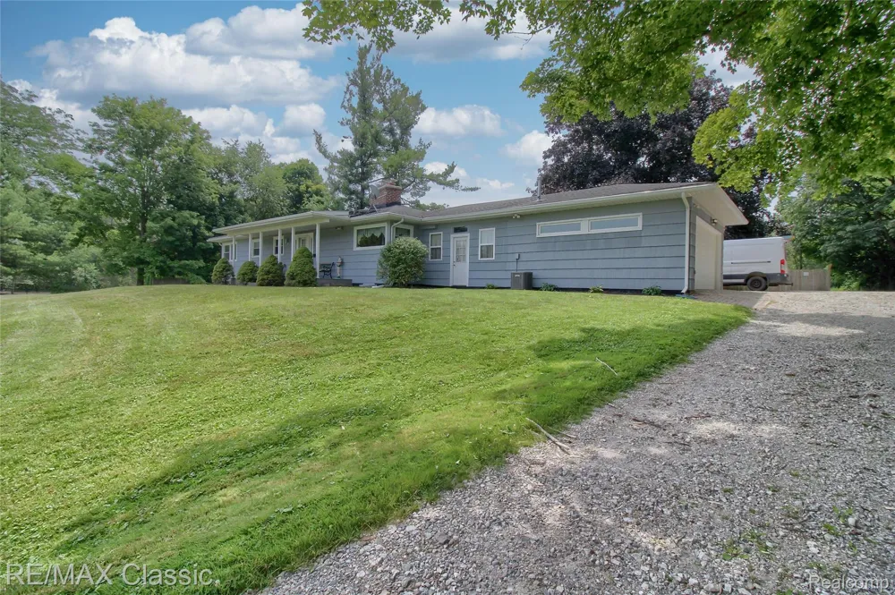 10268 7 Mile Road Salem Township, MI 48167