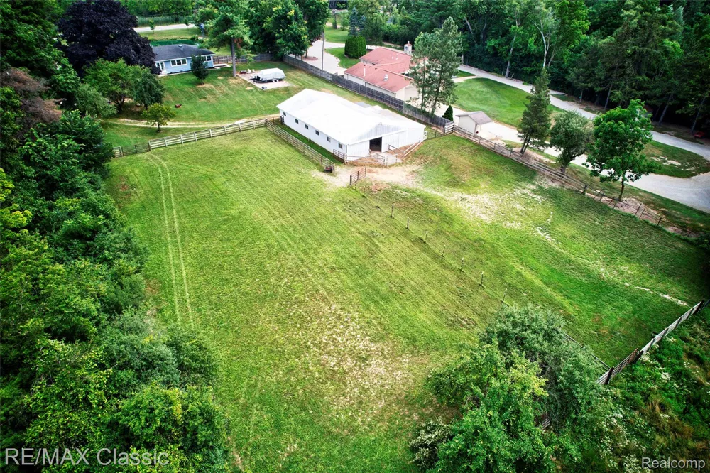 10268 7 Mile Road Salem Township, MI 48167