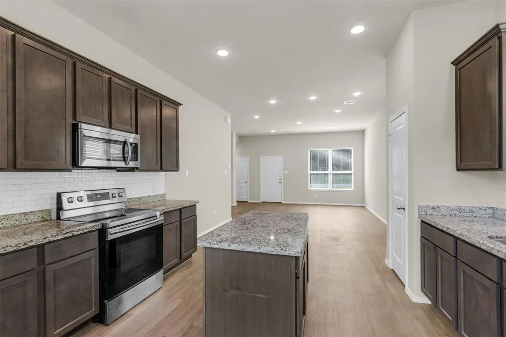 910 Cherokee Drive Montgomery, TX 77316