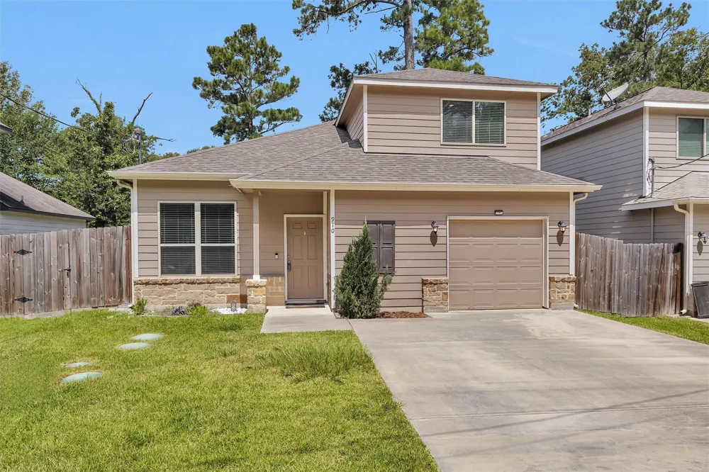 910 Cherokee Drive Montgomery, TX 77316